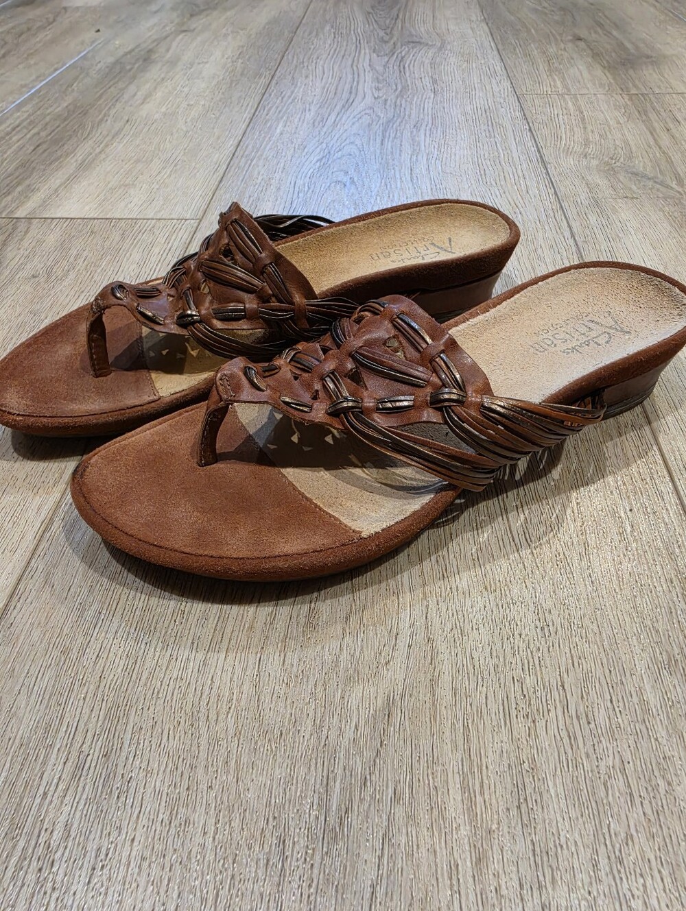 Clarks Artisan Collection Brown Leather Woven Thong Sandals Women’s Size 8M